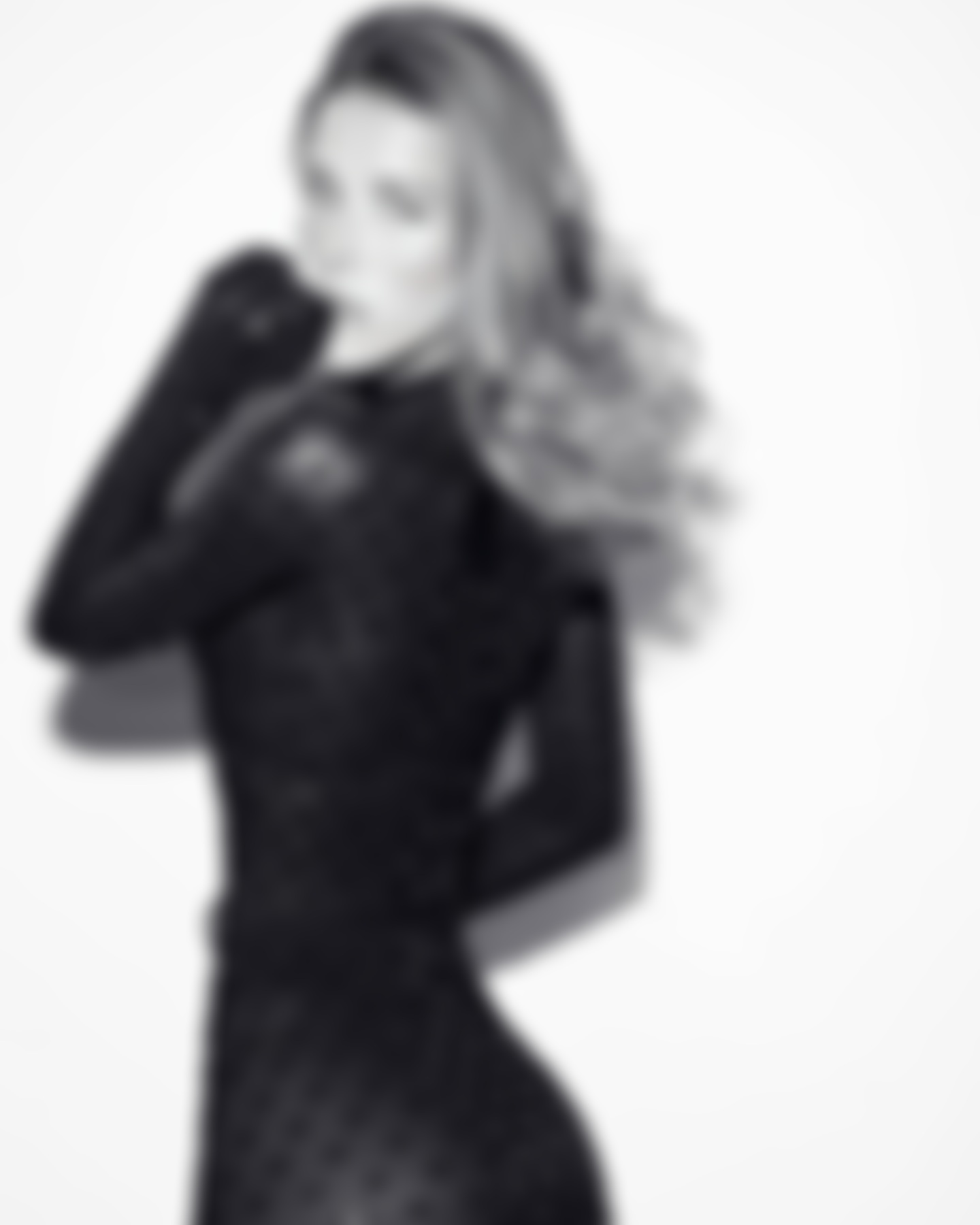 Алиса Шиламка - элитная модель в элегантном образе в Дубае